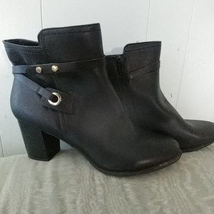 Liz Claibourne stack heel Ankle Boot